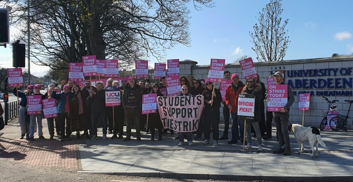 picture of students and staff on picket line